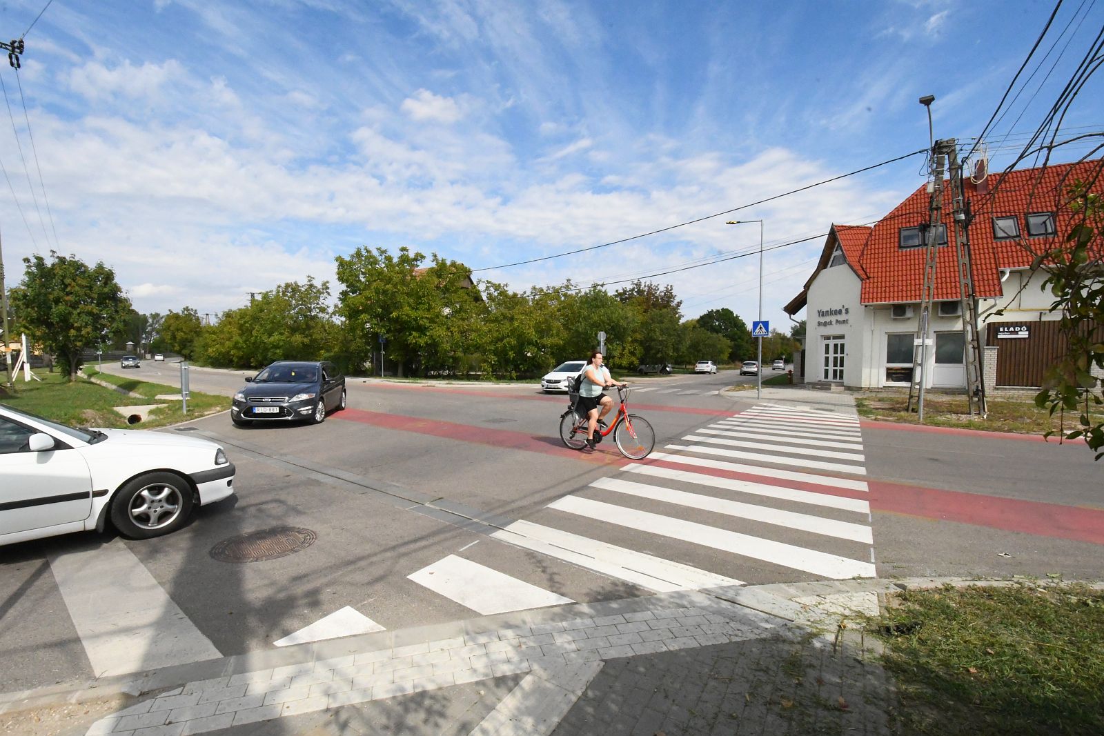 Új gyalogos átkelőhely épült a Zámoly utca - Fecskepart utca kereszteződésben